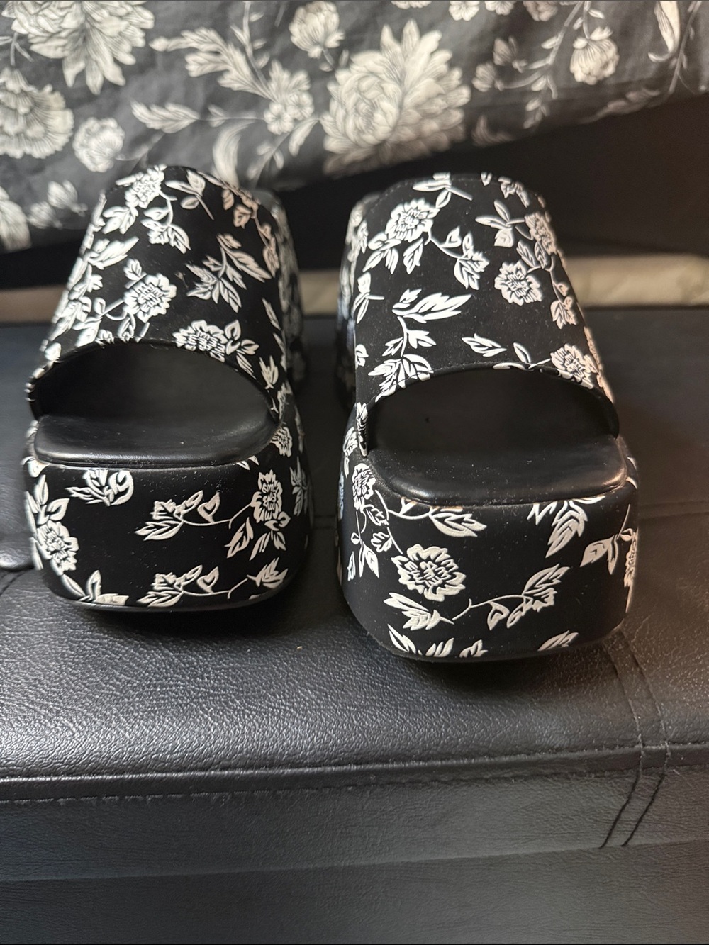 Black & White Floral Platform Slide Sandals - Women's